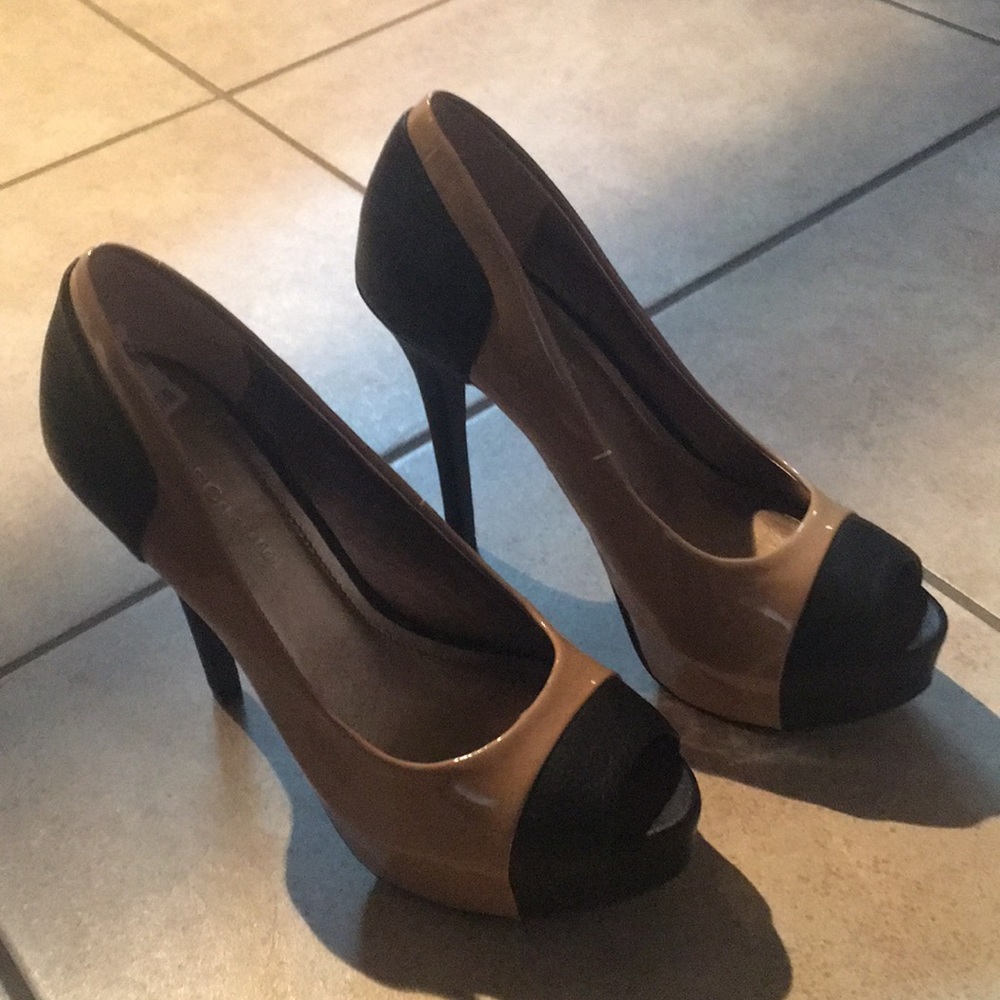 New BCBGeneration Black & Taupe Open Toe Pumps 7
